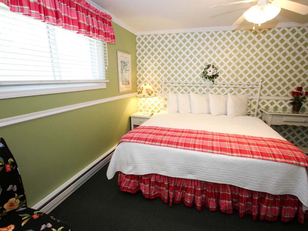 Deluxe King Room with One King Bed